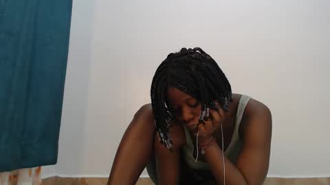 african_sidechick online show from 11/19/24, 02:52