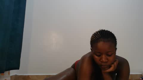 african_sidechick online show from 12/17/24, 03:27