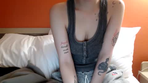 alliebearx online show from 11/17/24, 03:24