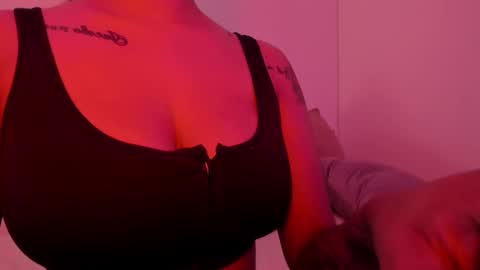 Emilia Big Boobs online show from 12/01/24, 01:47