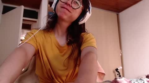 emily_pearl_ online show from 11/10/24, 02:20