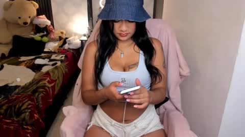 jolie_fille_420 online show from 12/05/24, 03:44