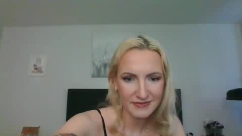 juicyjade2333 online show from 12/06/24, 07:33