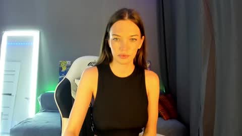 julia_fly online show from 11/12/24, 12:17