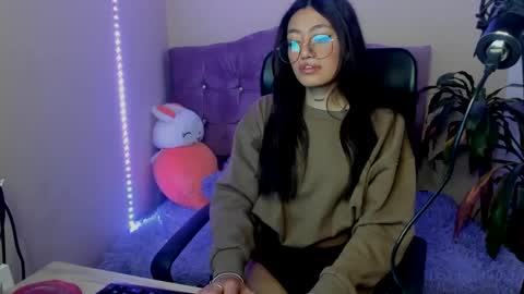 kim_valdez_ online show from 01/28/25, 12:02