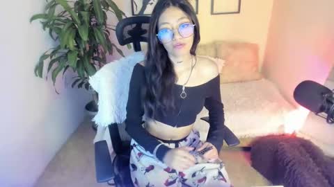 kim_valdez_ online show from 01/27/25, 12:00