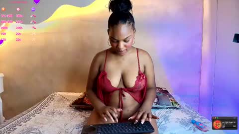 laurabenitez_ online show from 12/07/24, 01:44