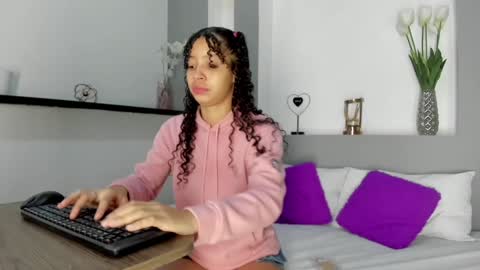 little_carolain online show from 12/03/24, 03:11