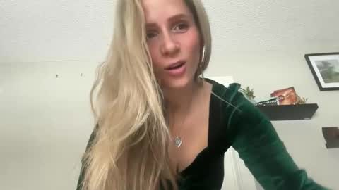 Lucylux1 online show from 11/18/24, 06:35