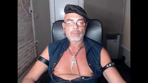 MACHO BUSCADOR online show from 02/03/25, 03:11