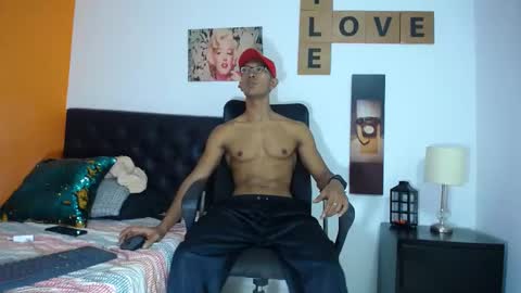 marquezz_23 online show from 01/04/25, 07:22