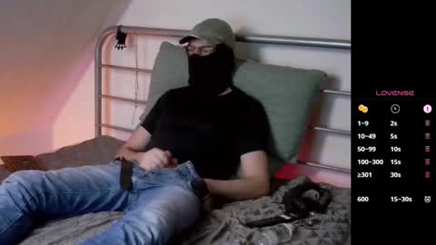 Snapshot of Masked Horny Guy chatting on 12/24/24, 06:18 masked_horny_guy online show from 12/24/24, 06:18