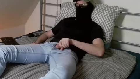 Snapshot of Masked Horny Guy chatting on 01/06/25, 05:27 masked_horny_guy online show from 01/06/25, 05:27