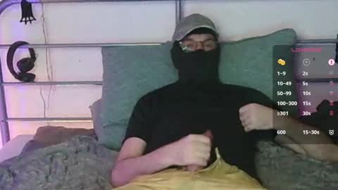 Snapshot of Masked Horny Guy chatting on 12/19/24, 06:38 masked_horny_guy online show from 12/19/24, 06:38