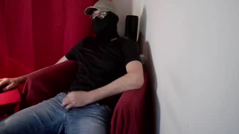 Snapshot of Masked Horny Guy chatting on 12/20/24, 07:18 masked_horny_guy online show from 12/20/24, 07:18