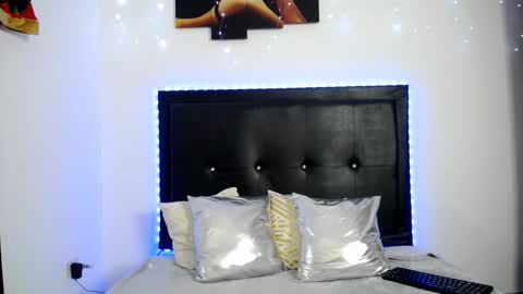 mia__milf online show from 12/24/24, 04:44