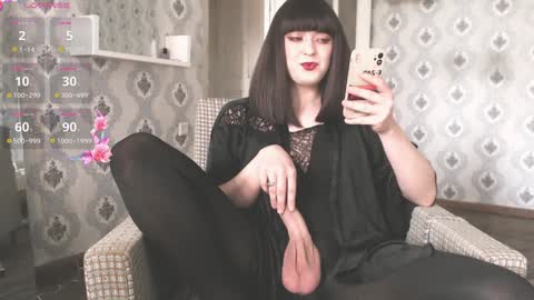 mia_wallase online show from 12/19/24, 05:00