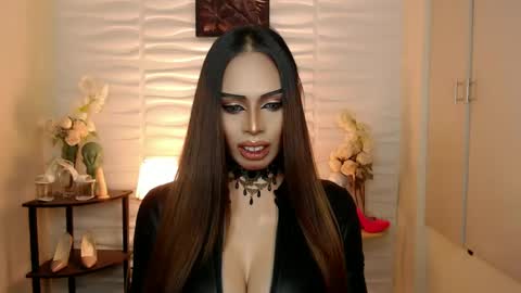 Mistress MikeyAlawi online show from 12/08/24, 07:38