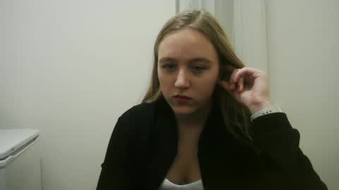 mollywinters_ online show from 11/13/24, 05:52