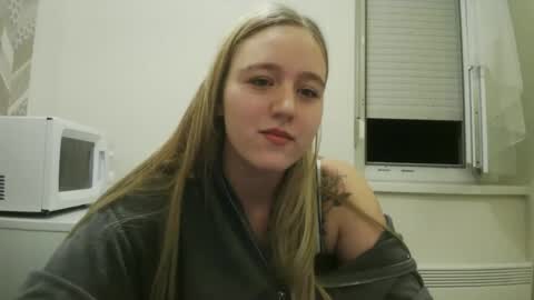 mollywinters_ online show from 11/19/24, 06:20