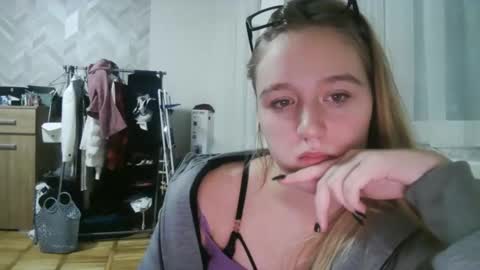 mollywinters_ online show from 12/17/24, 07:49