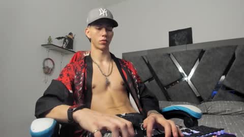 oliverthompson_01 online show from 12/05/24, 02:38