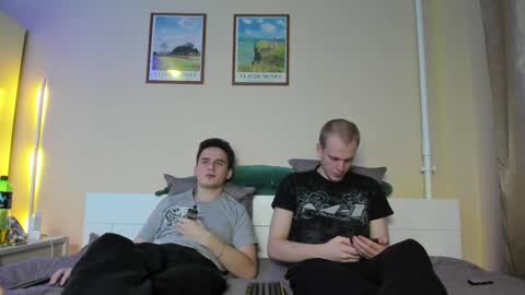 Thomas brunette and Alex blond online show from 12/02/24, 10:56