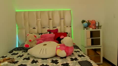 sierra_violet online show from 12/16/24, 04:54