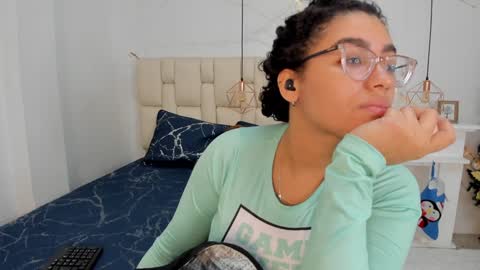 Stefanny online show from 01/04/25, 10:37