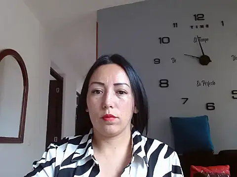 Laura martin  online show from 12/02/24, 03:01