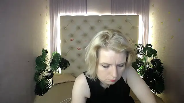 Lena Paulles online show from 12/13/24, 04:02