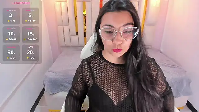 Karla hernandez  online show from 11/13/24, 11:12