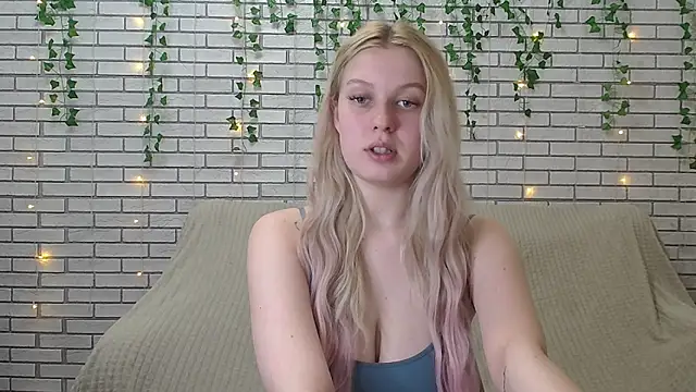 EmiliaDuchess online show from 12/14/24, 03:03