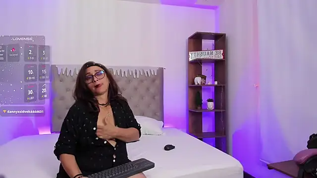 Angelaa ramirez online show from 12/14/24, 01:37