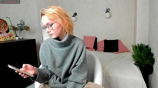 BlondyLily online show from 11/21/24, 02:17