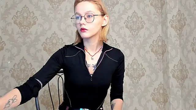 BlondyLily online show from 12/17/24, 02:50