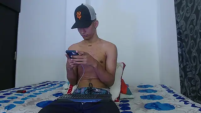 Hot Latinboys01 online show from 12/11/24, 11:37