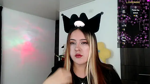 SarahXRusso online show from 12/10/24, 02:39