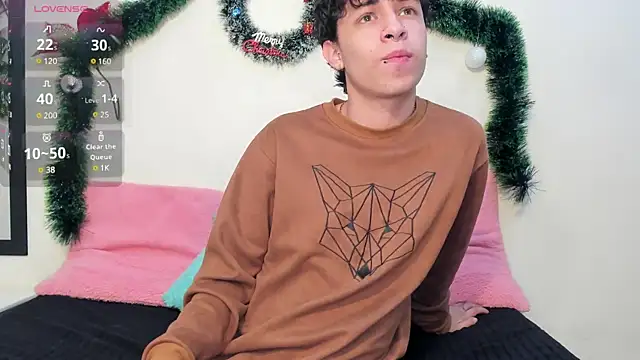 Axel  UwU online show from 12/19/24, 12:46