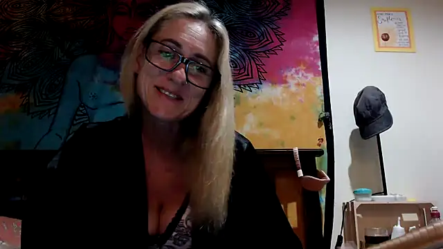 RoxytheBluepill online show from 01/11/25, 05:01