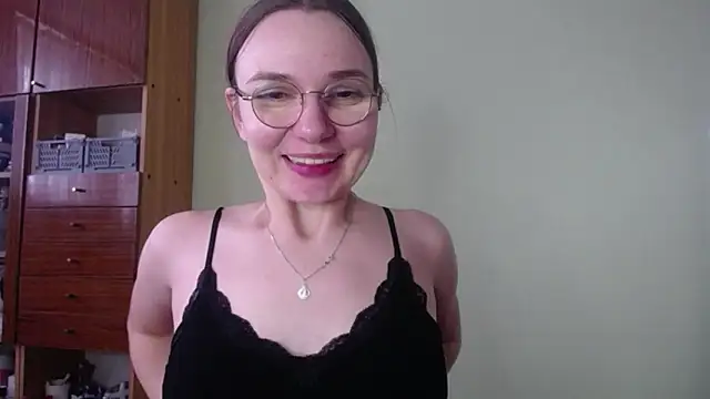 LooveELLYx online show from 12/06/24, 07:47