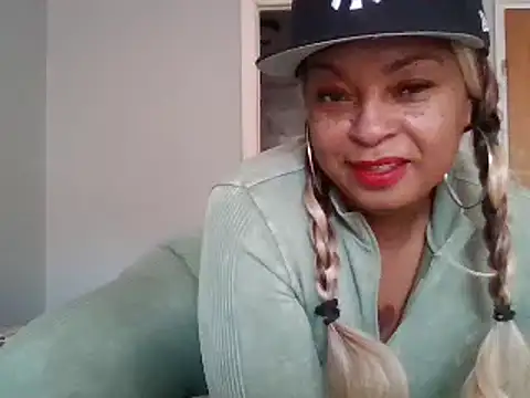 MSweetLindaParks online show from 12/12/24, 01:39