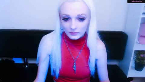 Snapshot of Eva Pretty chatting on 01/06/25, 01:24 Eva online show from 01/06/25, 01:24