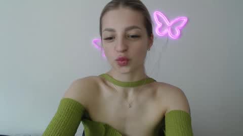 addie_collins online show from 12/03/24, 11:38