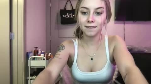 adorable_alexa online show from 11/18/24, 01:05