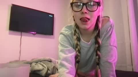 adorable_alexa online show from 12/15/24, 02:22