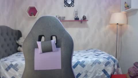 adri_sexboy online show from 11/19/24, 02:01