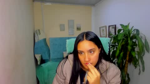 agata_mills online show from 12/05/24, 11:04