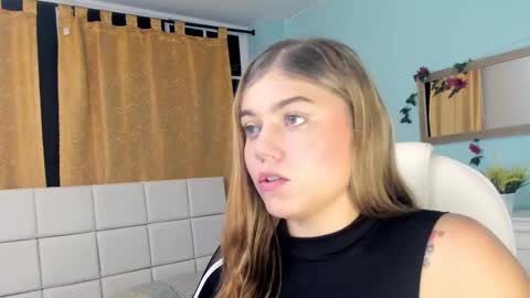 alaia_greyy online show from 11/25/24, 12:34