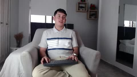 alejo_dimario online show from 01/04/25, 12:32